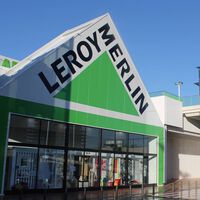 Mando a distancia, motor silencioso y luz ajustable: Leroy Merlin vende el ventilador de techo que más vamos a usar este verano   