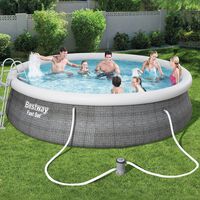La depuradora de mi piscina desmontable no es suficiente para tener el agua limpia: estos son los accesorios imprescindibles