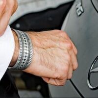 Joyas a partir de coches de lujo dañados: ya puedes hacerte con un pedazo de Ferrari, Aston Martin o Lamborghini