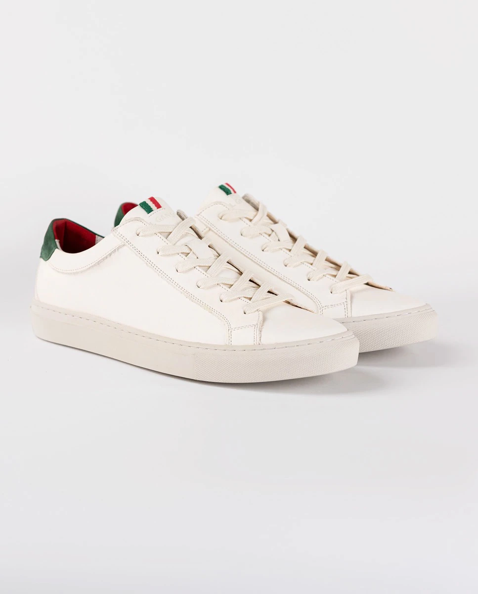 Zapatillas de piel de hombre con cordones en color blanco