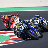 Sin sorpresas en Supersport: Dominique Aegerter gana otra carrera batiendo a Lorenzo Baldasarri en el duelo