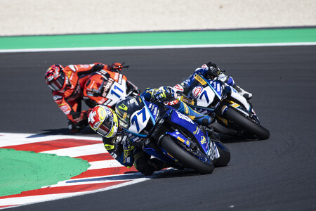 Sin sorpresas en Supersport: Dominique Aegerter gana otra carrera batiendo a Lorenzo Baldasarri en el duelo