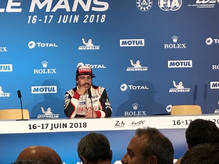 Fernando Alonso termina su primer relevo en Le Mans. Los dos Toyota a la cabeza