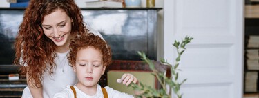 Los cinco comportamientos que diferencian a los padres faro de los padres sobreprotectores 