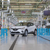 Renault Captur E-TECH Plug-in: el primer híbrido enchufable de la marca es un SUV 'made in Spain' que ya se fabrica en Valladolid