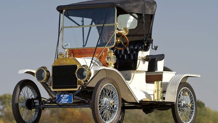 Quase 120 anos depois de o Ford Modelo T ter lançado as bases para a produção em massa de automóveis, a marca afirma estar promovendo uma revolução de mesma magnitude.