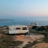 Lo mucho que ha cambiado viajar en camper en España: "Pernoctabas en un parking y te venía un municipal a multarte mientras un tipo dormía en un Peugeot a tu lado" 