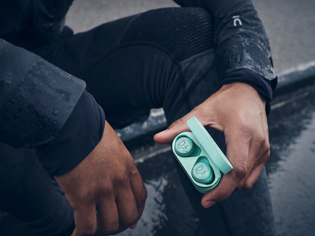 Bang & Olufsen lanza sus primeros auriculares deportivos inalámbricos: Beoplay E8 Sport