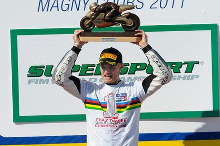 Supersport Francia 2011: victoria de Luca Scassa y título de Chaz Davies