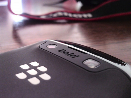 BlackBerry estudia posibles asociaciones, incluso la venta de la compañía