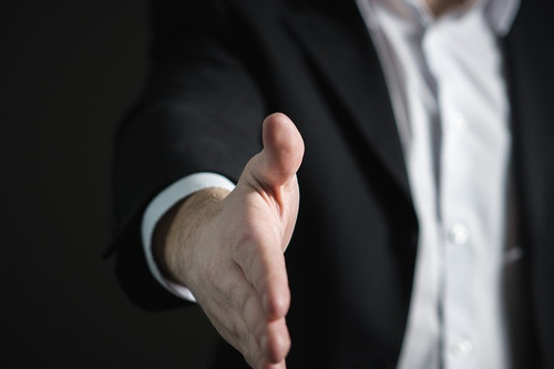 ¿Qué prometen los partidos a empresas y autónomos? Comparamos sus programas electorales 