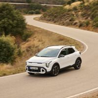 Probamos el KIA Stonic tras su renovación en profundidad. Diseño vanguardista y mucha tecnología para seguir siendo uno de los coches SUV urbanos más vendidos en España