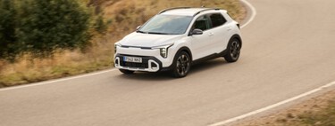 Probamos el KIA Stonic tras su renovación en profundidad. Diseño vanguardista y mucha tecnología para seguir siendo uno de los coches SUV urbanos más vendidos en España