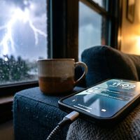 Muchos creen que desconectar los aparatos electrónicos por una tormenta es buena idea. Esto dice la ciencia 