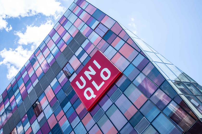 Un error al enviar un PDF acabó filtrando los datos de 447 trabajadores: la AEPD ha multado a Uniqlo con 270.000 euros por su error