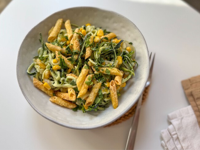 Fácil, rápida y deliciosa: esta ensalada de pasta crujiente se prepara en 20 minutos con ayuda de la freidora de aire