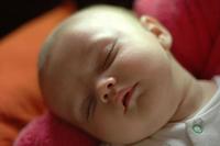 Los bebés duermen peor si sus madres están deprimidas