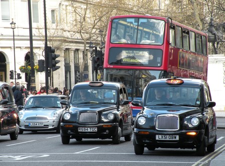 Los coches anteriores a 2006 tendrán que pagar 603 pesos diarios por circular en Londres