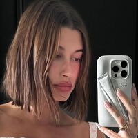 Una influencer de moda crea una funda para iPhone para guardar el labial detrás: cuesta 70 euros y está arrasando