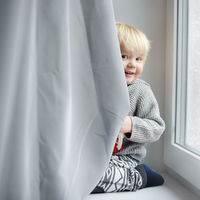 Prohíben la venta de cortinas y estores con cuerda en Estados Unidos, para evitar accidentes infantiles 