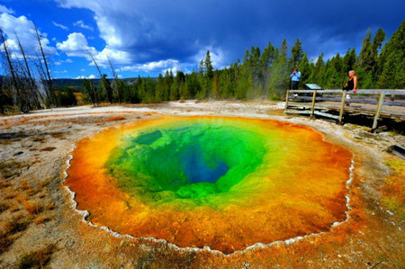 morning glory pool en el parque de Yellowstone