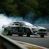 Video: ¿Para qué intentar la vuelta más rápida del Nürburgring cuando puedes recorrerlo drifteando en cada curva?