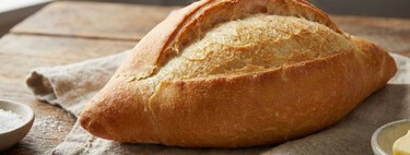 Revive el pan duro del día anterior con este truco infalible en freidora de aire: queda suave y crujiente en solo 4 minutos