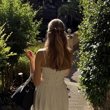 Zara tiene los vestidos largos más bonitos del verano y quedan ideales con sandalias cómodas