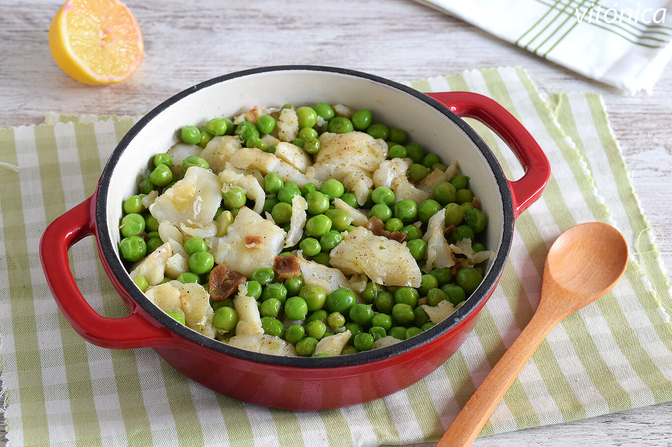 Cazuela de bacalao con guisantes: receta saludable de Cuaresma rica en proteínas