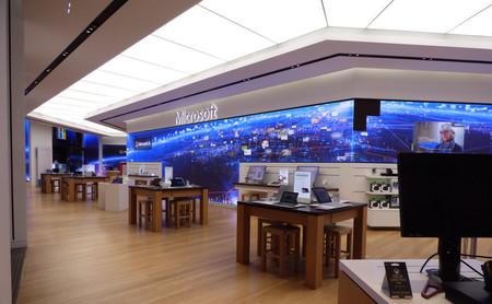 Microsoft cierra sus tiendas físicas en todo el mundo mientras sus canales online atienden a 1200 millones de usuarios al mes