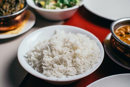 Sí, el arroz contiene arsénico, pero no debes preocuparte si tomas estas medidas
