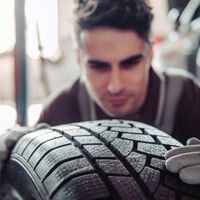 Nunca debes cambiar sólo una llanta de tu auto: esta es la razón por la que siempre debe hacerse en pares