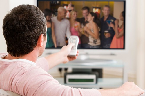 La mitad de los hogares con TV abierta no contrata TV de paga: el precio es el principal culpable