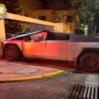 Dos de las 10 Tesla Cybertruck que hay en México chocaron el mismo fin de semana. Ha sido tal escándalo, que hasta Elon Musk reaccionó