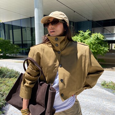 Cinco chaquetas bomber de Zara, Mango y Massimo Dutti que transforman cualquier look esta temporada: son híper cómodas y estilosas