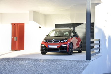 BMW i3s aparcado