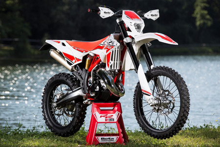 ¡Larga vida al 2T! Beta pone en el mercado su nueva RR 125 2018 de Enduro