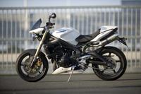 Triumph regala el seguro en la Street Triple y lanza protectores de pintura