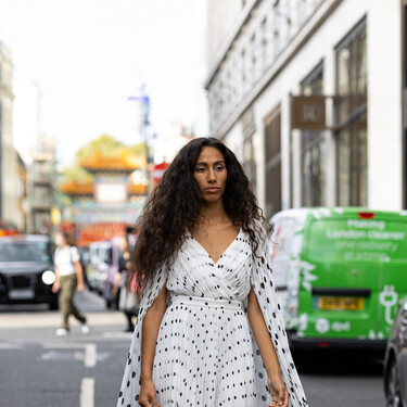 Lefties vende el vestido midi de tul que hace tipazo y realza el escote: disponible en tres colores y por 20 euros 