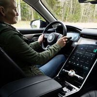 Para sorpresa de nadie, la ciencia dice que las pantallas táctiles son más peligrosas que los botones de un coche viejo