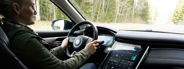 Para sorpresa de nadie, la ciencia dice que las pantallas táctiles son más peligrosas que los botones de un coche viejo