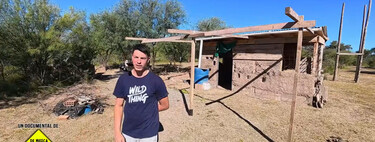 Mauricio, un joven argentino de 37 años que dejó su vida en Buenos Aires para construir su casa de madera, paja y barro en un pueblecito de Córdoba 