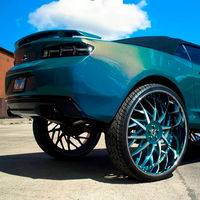 Este Chevrolet Camaro descapotable quería ser todo un Monster Truck... ¡y vaya si lo ha conseguido! 