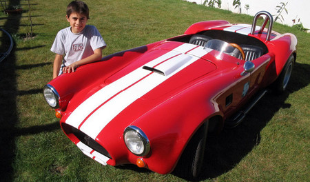 El Shelby Cobra de juguete fabricado por papá
