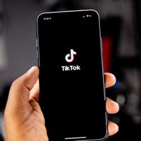 TikTok pone límites al contenido sexual en la plataforma y anuncia nuevas medidas para los creadores que sobrepasen los límites 