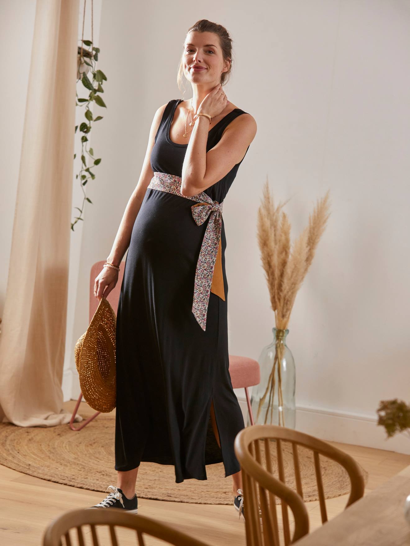 Vestido largo de embarazo y lactancia en negro con lazada estampada