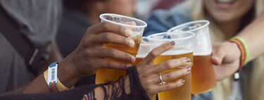 Adeus, happy hour? Pesquisa revela que 64% dos brasileiros não bebem mais álcool e jovens lideram mudança histórica 