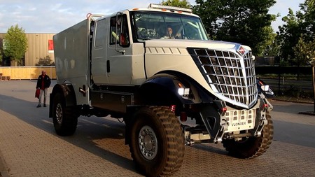 Este es el DKR3, un camión con 1.100 CV de potencia y aires de la II Guerra Mundial que quiere correr el Dakar