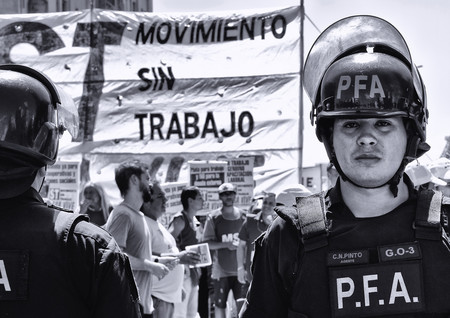 El paro cae pero también la población activa, todos los detalles