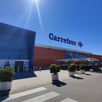 Carrefour está liquidando el set de mesa, sillas y sillón perfecto para balcón, terraza o jardín: ahora cuesta 99 euros 